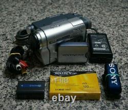 VTG Sony Handycam DCR-TRV260 Digital8 8mm Camcorder NTSC 20x With Extras Tested FS