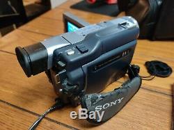 Sony Handycam Dcr-trv340 Digital8 Caméscope Avec Accessoires Et 4 Nouvelles Cassettes